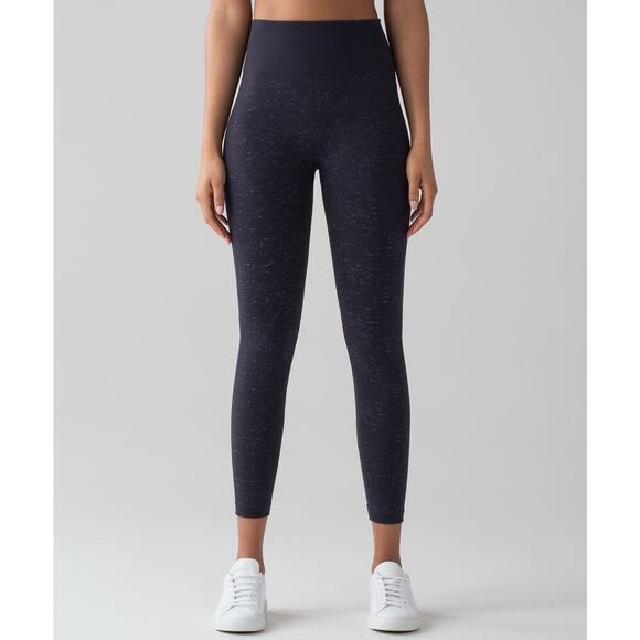 Lululemon Free To Flow 7/8 Tight in Midnight Navy/White - Picture 1 of 10